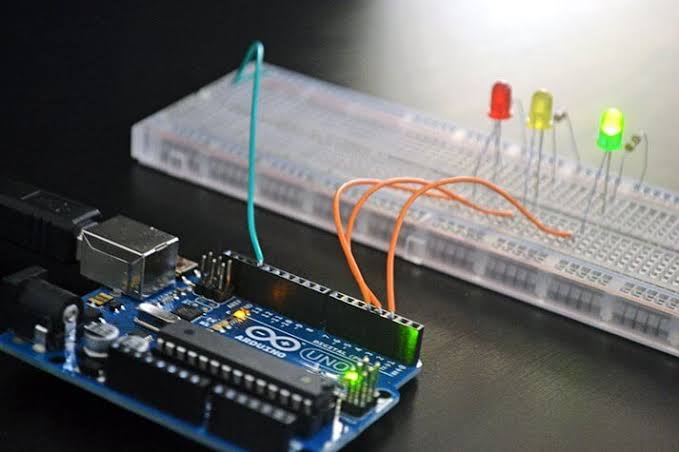 Build a Mini Traffic Light with Arduino